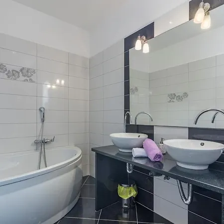 Villa Sandra With Heated Pool
