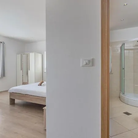 Villa Sandra With Heated Pool