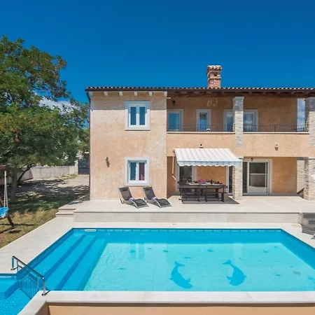 Villa Sandra With Heated Pool Svetvincenat