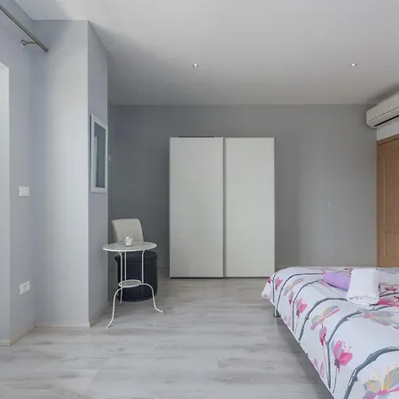 Sandra With Heated Pool Villa