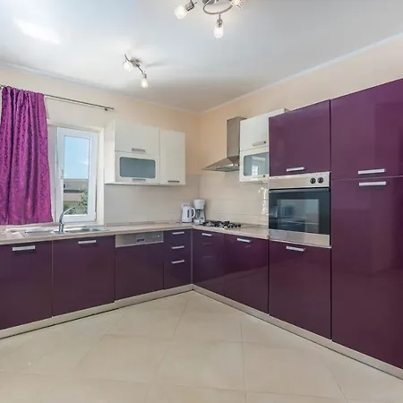 Villa Sandra With Heated Pool *