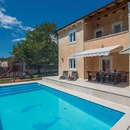 Sandra With Heated Pool * Svetvincenat